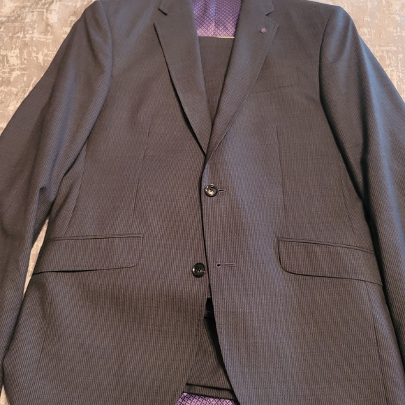 Ted Baker Men's Suit Jacket sz 40R and Pants sz 33R Gray Purple